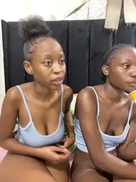 LonelyQueenxx25 — modelo de webcam en línea en stripchat