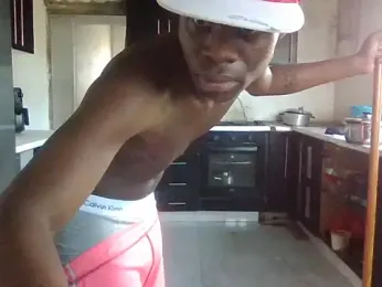 roro_thehoe — Stripchat stream photo (Feb 2026)