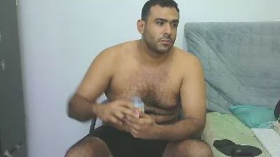 afrolatinobear — Cam4 stream photo (Feb 2026)