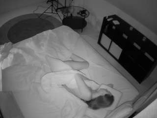 voyeurcam-julmodels-whitebed-2 — modelo de webcam en línea en camsoda