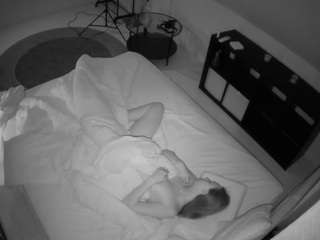 voyeurcam-julmodels-whitebed-2 — modelo de webcam en línea en camsoda