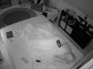 voyeurcam-julmodels-whitebed-2 — camsoda