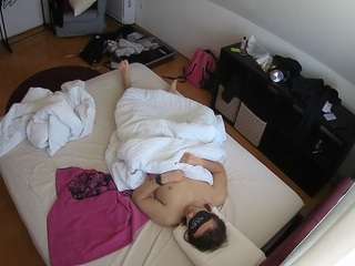 voyeurcam-julmodels-whitebed-2 — modelo de webcam en línea en camsoda