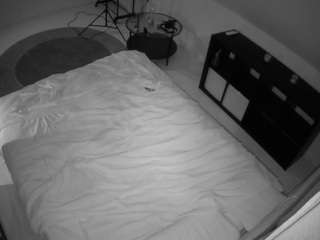 voyeurcam-julmodels-whitebed-2 — modelo de webcam en línea en camsoda
