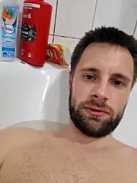 Hot_adem — modelo de webcam en línea en stripchat