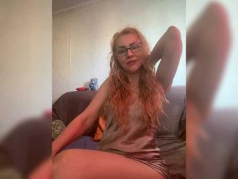 Ritia — modelo de webcam en línea en bongacams