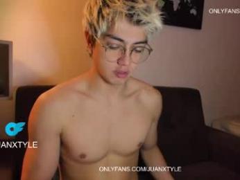 juancamroom — Chaturbate stream photo (Apr 2026)