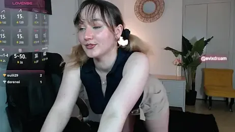 Crystal-dreamt — Stripchat stream photo (May 2026)