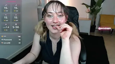 Crystal-dreamt — Stripchat stream photo (May 2026)