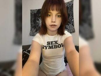MiniRuby — modelo de webcam en línea en bongacams
