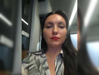 DIVo_0RA — modelo de webcam en línea en bongacams