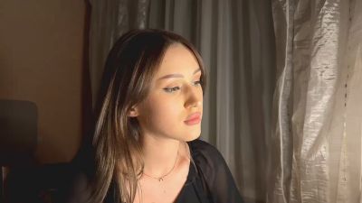 AdeliaDerousse — modelo de webcam en línea en cam4