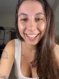 Carolini09 — modelo de webcam en línea en stripchat