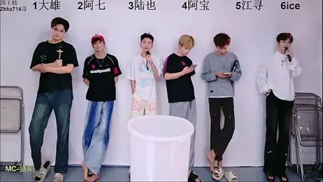 JH-110 — modelo de webcam en línea en stripchat