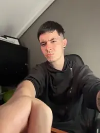 Maison_Laurent_x — modelo de webcam en línea en stripchat