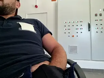 Instinctbrut — modelo de webcam en línea en stripchat