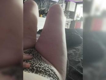 GirlWithACrystal — modelo de webcam en línea en bongacams