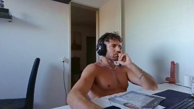 ALPHA_HUNK — modelo de webcam en línea en cam4