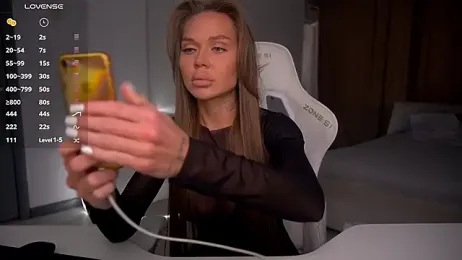 eVvushka — modelo de webcam en línea en stripchat