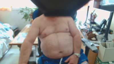 maxidoux — Cam4 stream photo (Apr 2026)