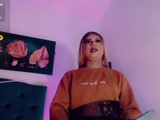 mayka-brunette01 — modelo de webcam en línea en camsoda