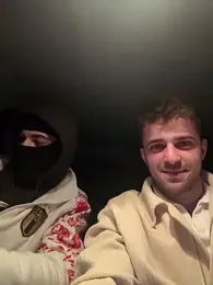 Um72727 — modelo de webcam en línea en stripchat