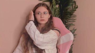 AstridAdkison — Cam4 stream photo (May 2026)