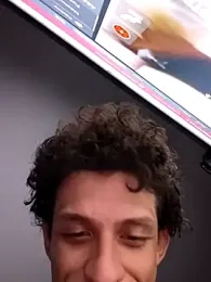 novin99 — modelo de webcam en línea en stripchat