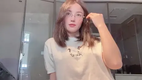 Krismil3 — modelo de webcam en línea en stripchat