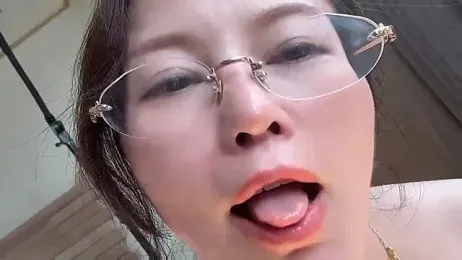 Krismil3 — modelo de webcam en línea en stripchat