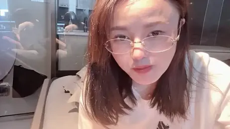 Krismil3 — modelo de webcam en línea en stripchat