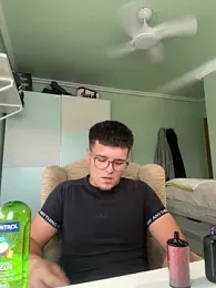 gorka_dom — modelo de webcam en línea en stripchat