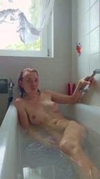 Monique2904 — Cam4 stream photo (Aug 2025)