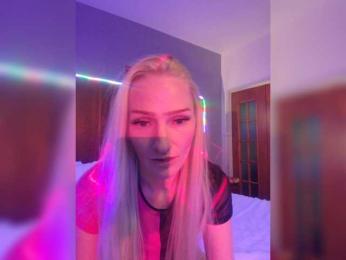 TinyTemptressChanel — modelo de webcam en línea en bongacams