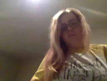 tinyNwet96 — Stripchat stream photo (May 2023)