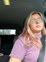 tinyNwet96 — Stripchat stream photo (May 2023)