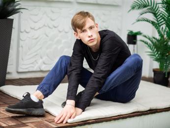 ErickDeen — modelo de webcam en línea en livejasmin