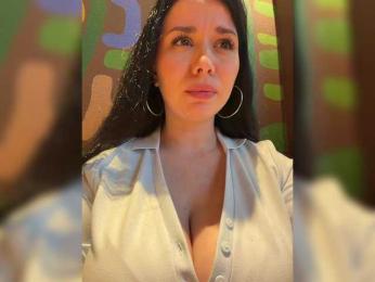 Happy_Doll — modelo de webcam en línea en bongacams