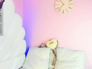 cute-enderlyn21 — Camsoda stream photo (Aug 2026)