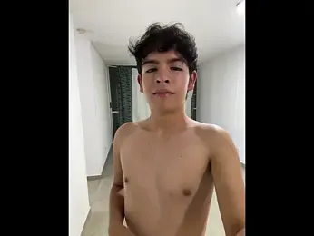 Blum_icee — modelo de webcam en línea en stripchat