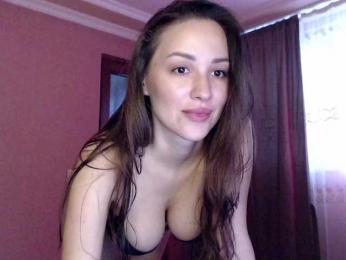 SarinnnaLuv — modelo de webcam en línea en bongacams