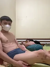 holl110 — Stripchat stream photo (Mar 2026)