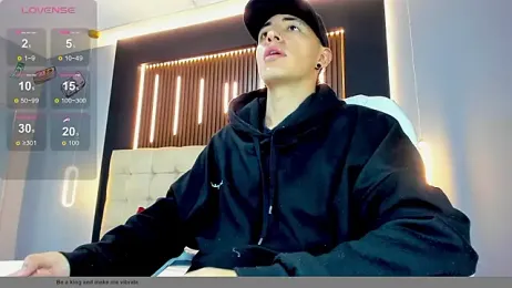 Lobo_17_ — Stripchat stream photo (Mar 2026)