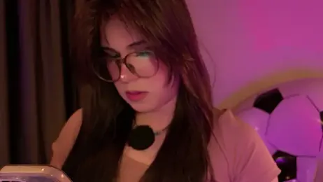 Yuri_Stars — modelo de webcam en línea en stripchat