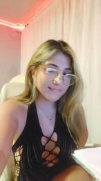 ilonka_Ui — Cam4 stream photo (Mar 2026)