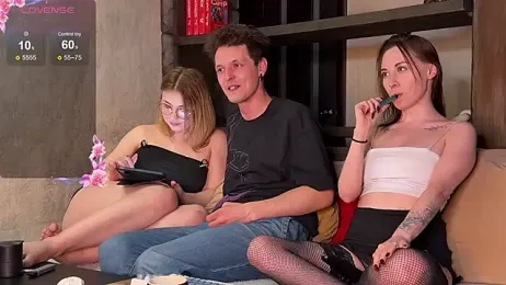 Three_Some_Dream — modelo de webcam en línea en stripchat