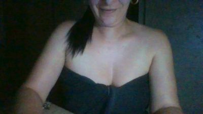 Adela — modelo de webcam en línea en cam4