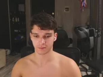 james_friends — modelo de webcam en línea en chaturbate