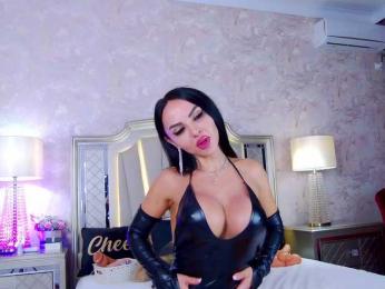 Issadorra — modelo de webcam en línea en bongacams