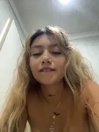 amanda-medrano1 — Stripchat stream photo (Apr 2026)
